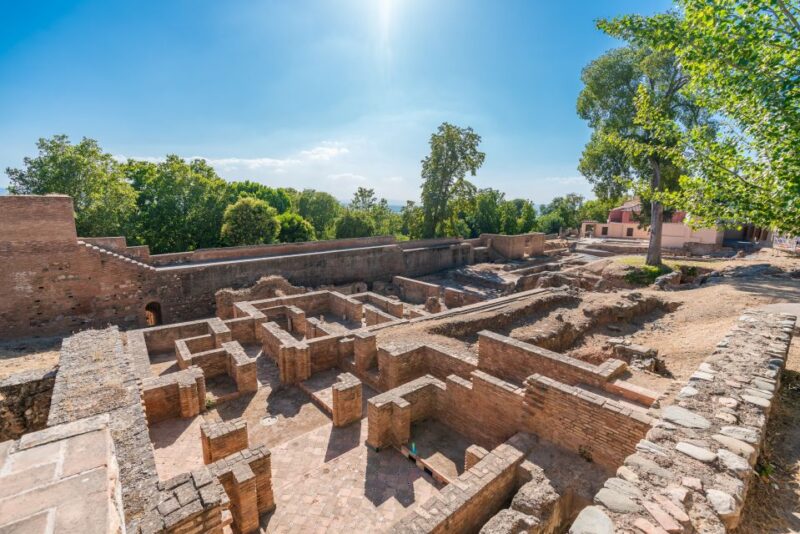 Granada: Alhambra Ticket and Guided Tour With Nasrid Palaces - Inclusions