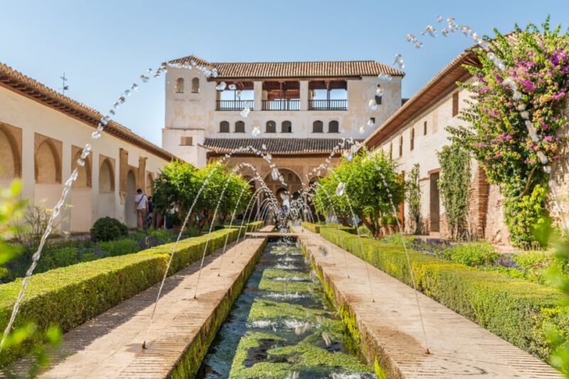 Granada: Alhambra Ticket and Guided Tour With Nasrid Palaces - Meeting Point