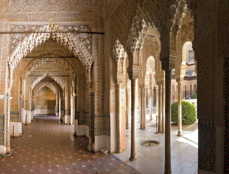 Granada: Alhambra Tour in a Premium Group - Fast-Track Entrance and Highlights