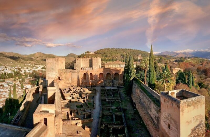 Granada: Alhambra Tour in a Premium Group - Moorish Architecture of Nasrid Palaces