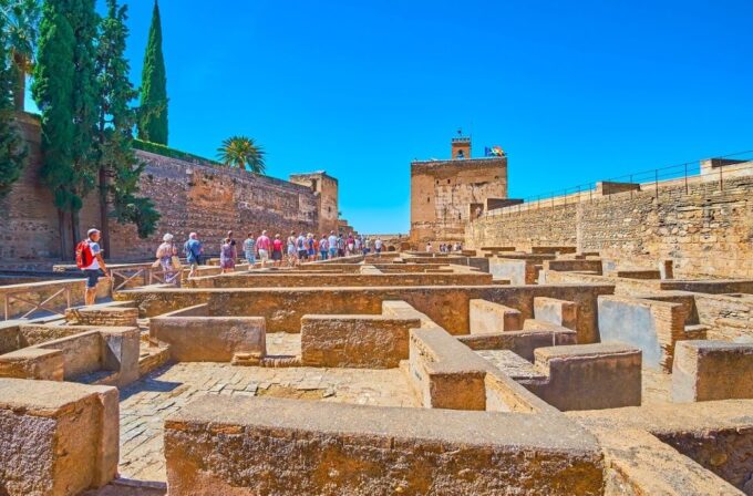 Granada: Alhambra Tour in a Premium Group - Inclusions and Exclusions