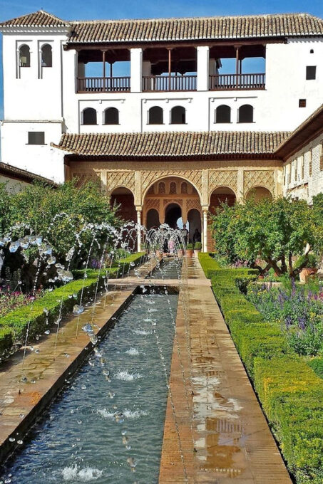 Granada: Alhambra With Nasrid Palaces Private Guided Tour - Price and Duration