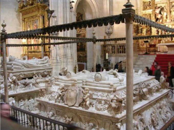 Granada and Albaicin: Historical Private Tour - Discovering the Cathedral and Royal Chapel