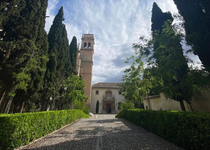 Granada: Cathedral, Royal Chapel & 5 Monuments Combo Ticket - Admire Baroque Architecture