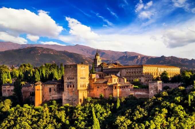 Granada City Exploration Game and Tour - Booking Information