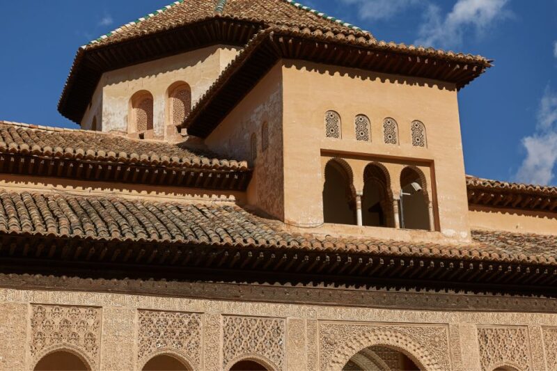 Granada: First Discovery Walk and Reading Walking Tour - Tour Details and Navigation