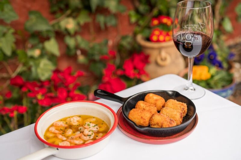 Granada: Flamenco Show With Dinner at Jardines De Zoraya - Key Points