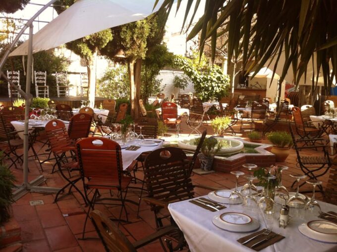 Granada: Flamenco Show With Dinner at Jardines De Zoraya - Frequently Asked Questions