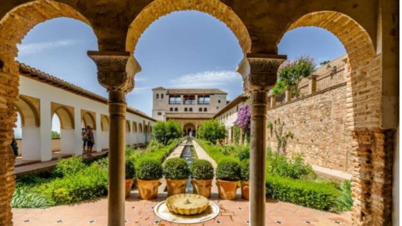 Granada: Generalife and Alcazaba Guided Tour Without Tickets - Experience and Features