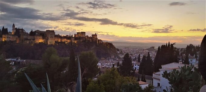 Granada: Guided Albaicin, Sacromonte, and Viewpoints Tour - Accessibility and Suitability