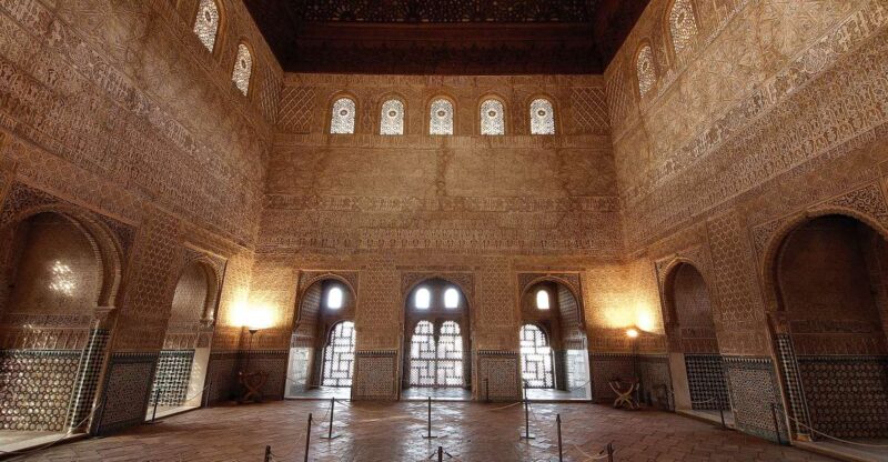 Granada: Guided Alhambra and Nasrid Palaces Visit at Night - Architectural Marvels of Alhambra