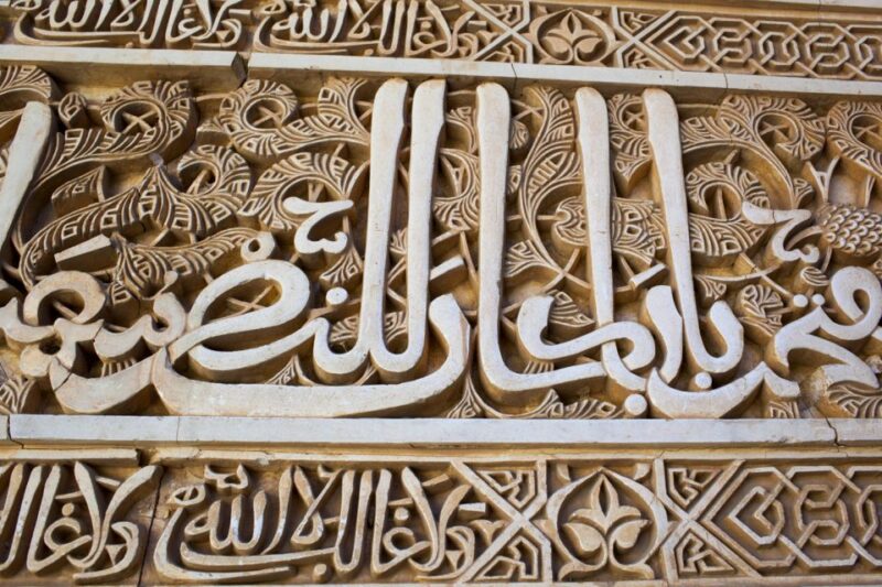 Granada: Guided Alhambra and Nasrid Palaces Visit at Night - Guided Tour With Live Commentary