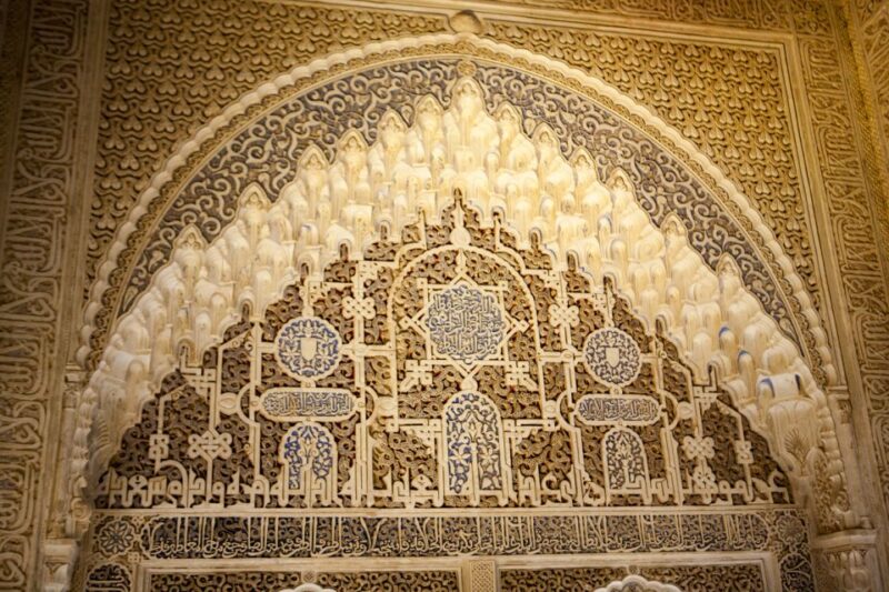 Granada: Guided Alhambra and Nasrid Palaces Visit at Night - Discovering Court of the Lions