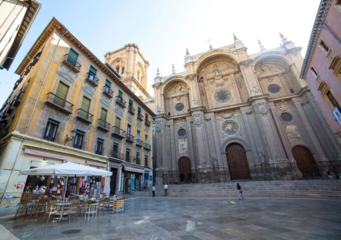 Granada: Half-Day 4-Neighborhoods 4-Cultures Private Tour - Visit Sacromonte Neighborhood