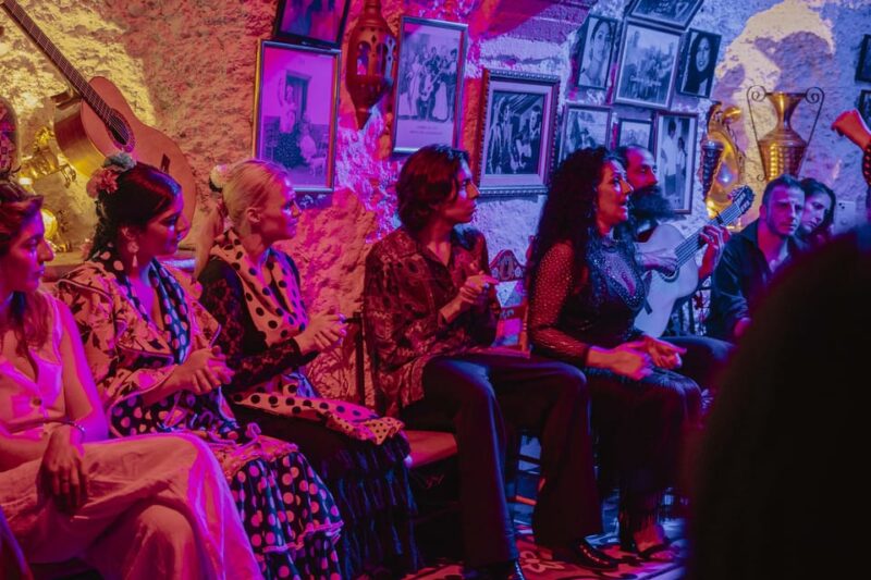 Granada: Los Amayas Cave Traditional Flamenco Show - Connecting With the Audience