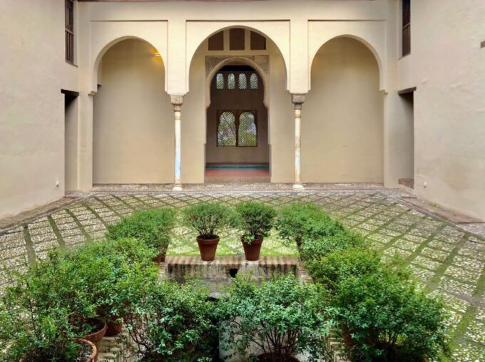 Granada: Private UNESCO-Heritage Albaicin Walking Tour - Moorish Heritage of Granada