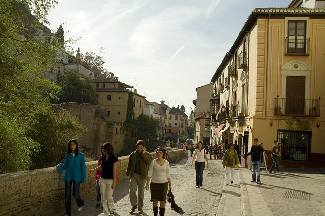 Granada Private Walking Tour With Cathedral & Royal Chapel - Exploring the Royal Chapel