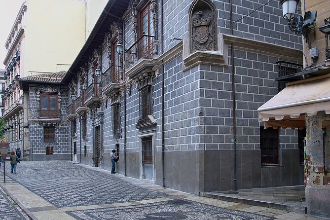 Granada: Royal Chapel Guided Walking Tour - Gastronomy Experience
