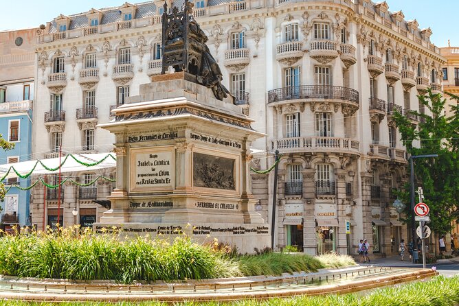 Granada Scavenger Hunt and Sights Self-Guided Tour - Explore Free-Access Areas