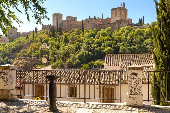 Granada Scavenger Hunt and Sights Self-Guided Tour - Solve Tasks and Earn Points