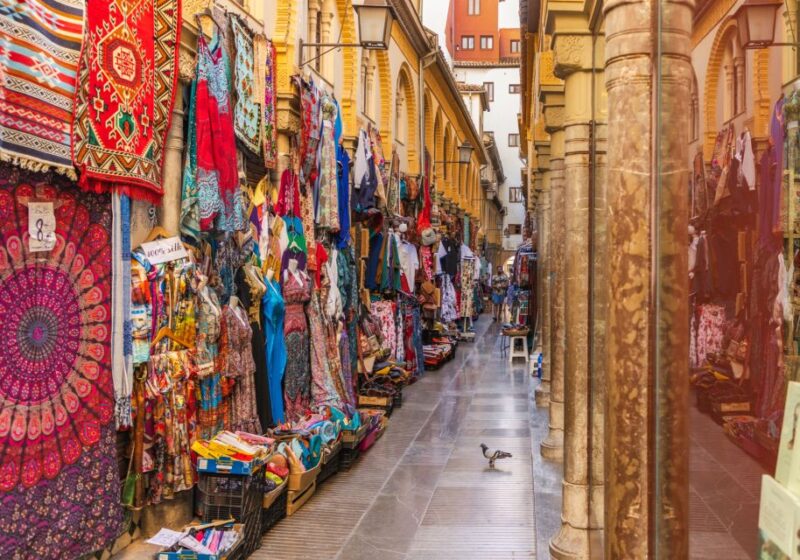Granada: Scavenger Hunt and Sights Self-Guided Tour - Key Points
