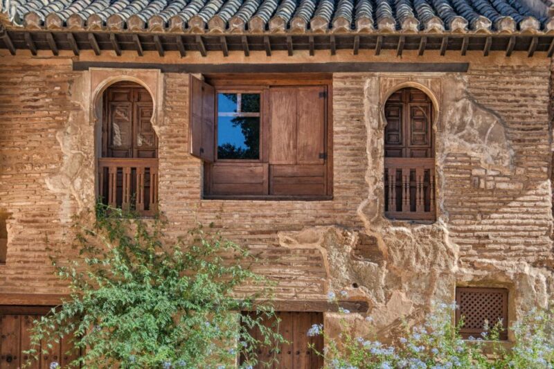 Granada: Self-Guided Highlights Scavenger Hunt & Tour - Tour Features and Experience