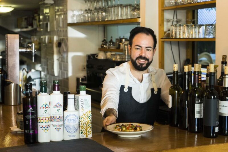 Granada: Tapas Crawl - Immerse in Local Cuisine
