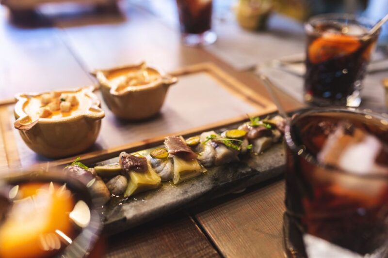 Granada: Tapas Crawl - Sampling Traditional Dishes