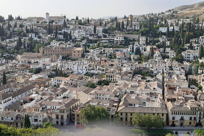 Granada Tour in Alhambra Albaicin and Sacromonte - Meeting Point Options