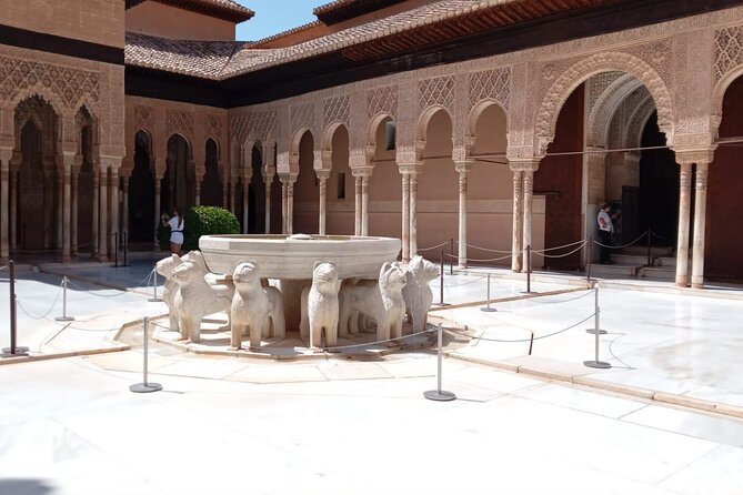 Granada Tour in Alhambra Albaicin and Sacromonte - Nasrid Palaces Experience