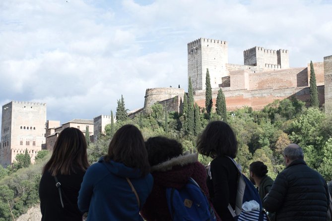 Granadas Hidden Treasures: Albayzin and Sacromonte Walking Tour - Heritage and Lifestyles