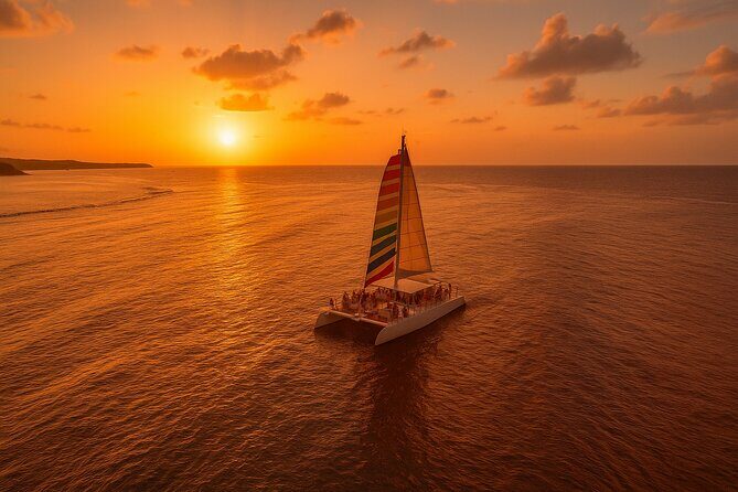 Grand Bahama Catamaran Sunset Cruise with Drinks and Snacks - The Atmosphere and Who It’s Best For