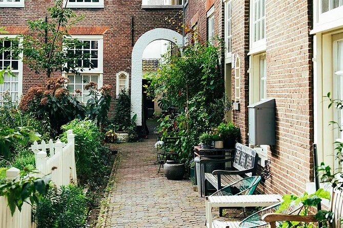 Grand Dutch Food and History Tour Amsterdam - Accessibility and Group Size