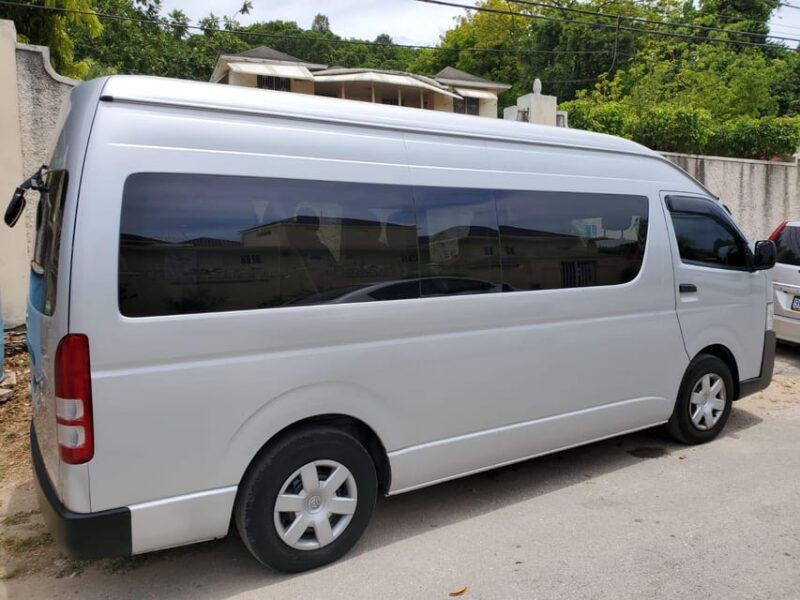Grand Palladium Private Airport Transfer - Vehicle and Driver