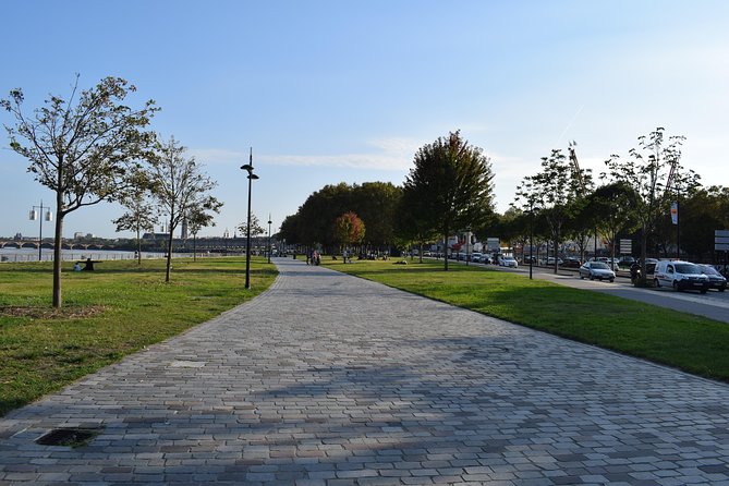 Grand Tour of Bordeaux by Bike - Cycling Through Picturesque Neighborhoods