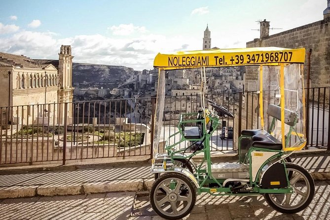 Grand Tour of the Stones in Electric Rickshaw - Navigating the Narrow Lanes