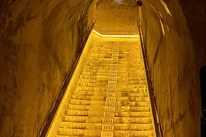 GRAND VINTAGE Private Champagne Taittinger, Veuve Clicquot Trip - Veuve Clicquot House Tour
