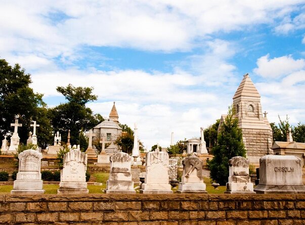 Grant Park Food and Cemetery Tour - Just The Basics