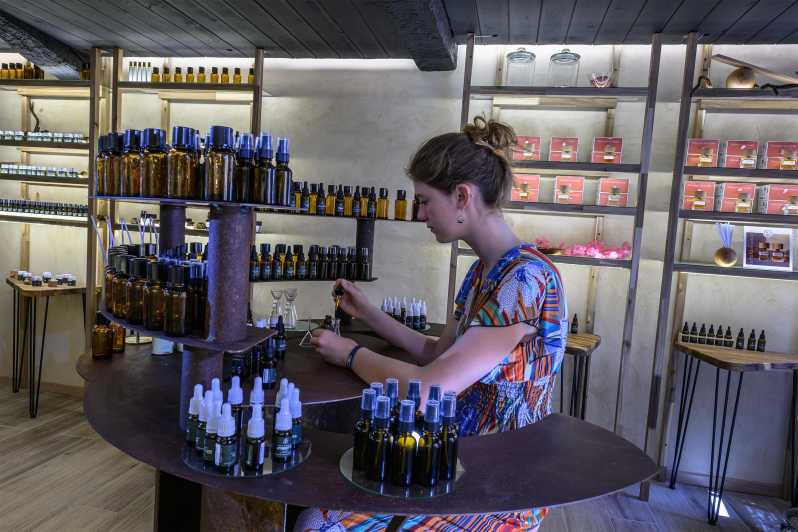 GRASSE: NATURAL PERFUME CREATION WORKSHOPS GRASSE - Group Size and Age