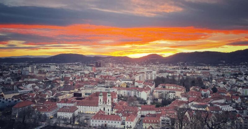 Graz: Funicular Ride & Schlossberg Picnic Experience - Culinary Delights