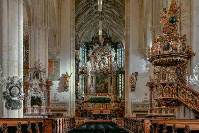 Graz: Old Town Highlights Private Walking Tour - Tour Duration and Languages