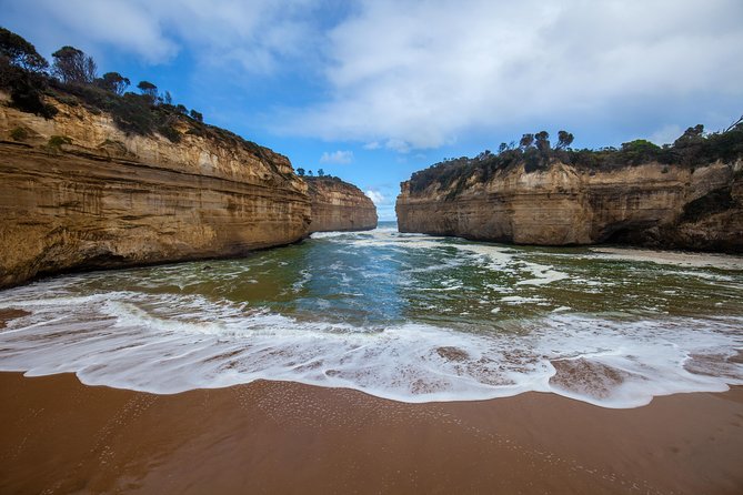 Great Ocean Road and Wildlife Tour for Backpackers Aged 18-35 - Exploring Loch Ard Gorge