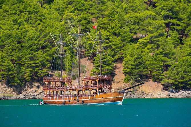 Green Canyon Boat Trip With Lunch and Beverages From Side - Delectable Lunch at Waterfront Restaurant