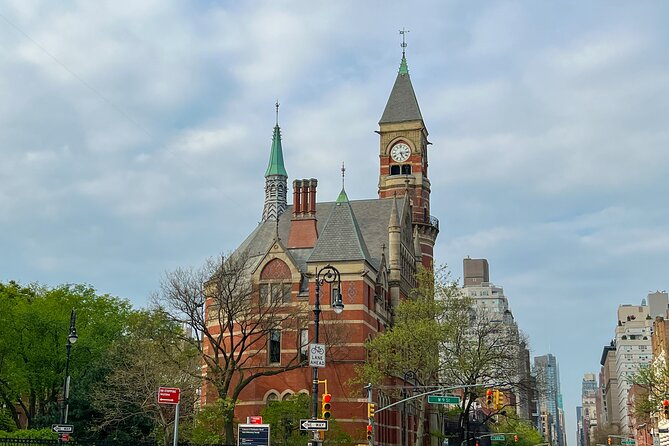 Greenwich Village, New York City Culture and History Walking Tour - The Unique Architecture of Greenwich Village