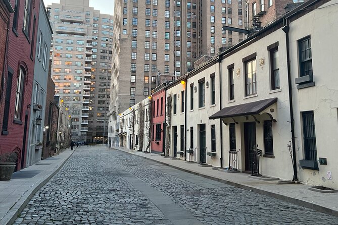 Greenwich Village, New York City Culture and History Walking Tour - Navigating the Winding Streets of the Village