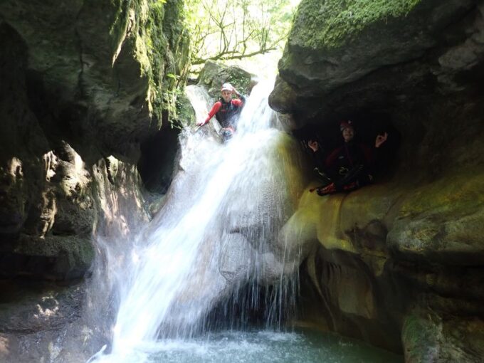 Grenoble: Discover Canyoning in the Vercors. - Accessing the Canyoning Site