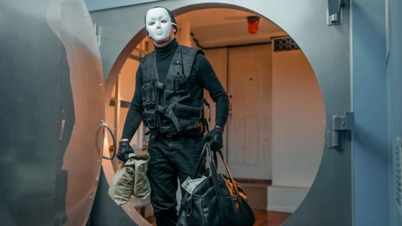 Grenoble: Outdoor Escape Game Robbery In The City - Pricing for the Heist Experience