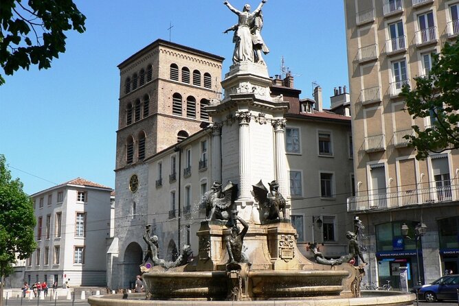 Grenoble Scavenger Hunt and Sights Self-Guided Tour - Review Highlights