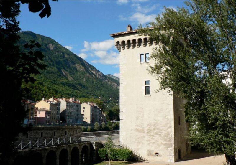 Grenoble Scavenger Hunt and Sights Self-Guided Tour - Solving Puzzles and Discovering Landmarks