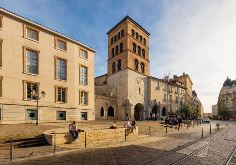Grenoble Scavenger Hunt and Sights Self-Guided Tour - Reaching Iconic Grenoble Destinations
